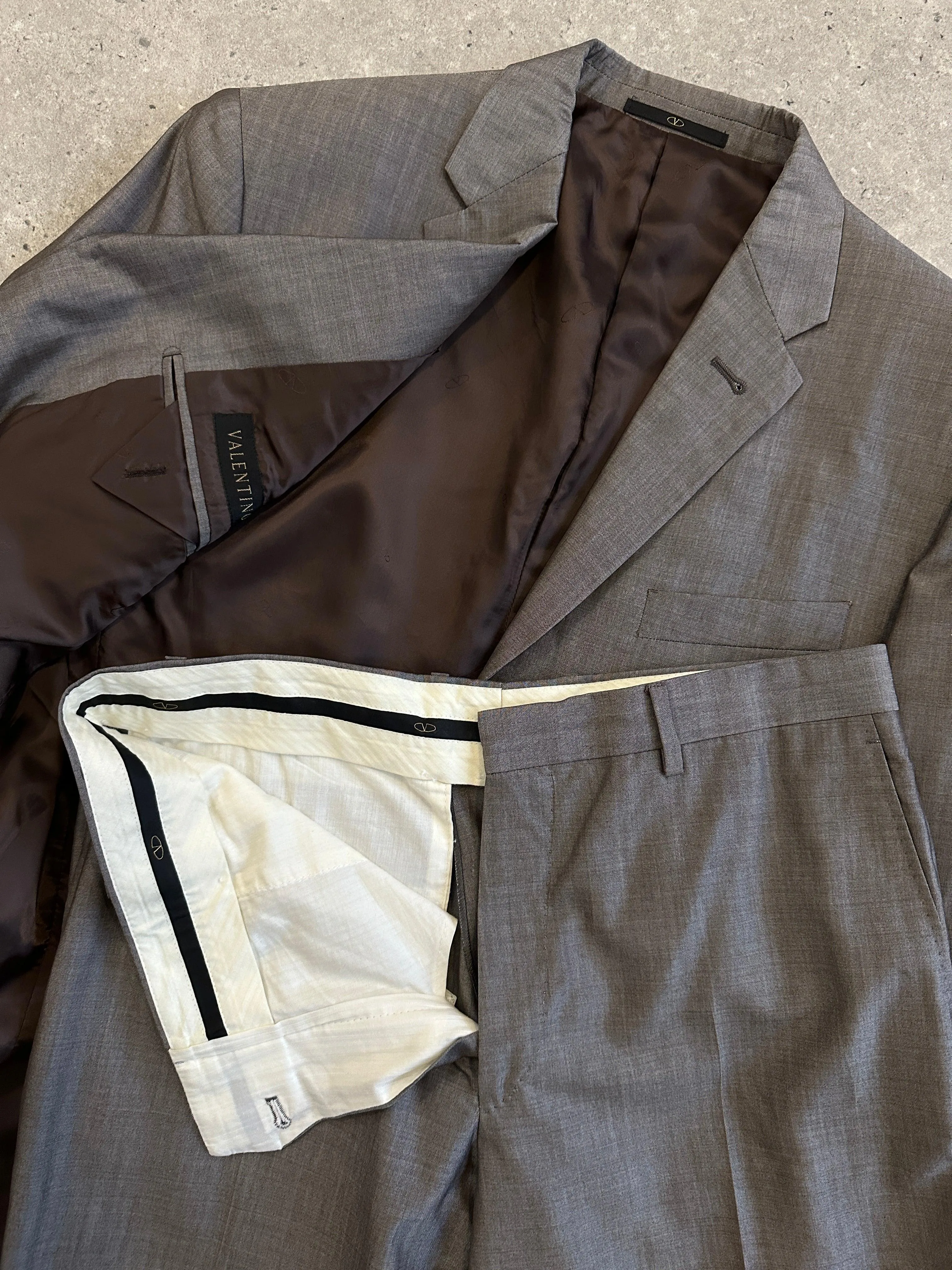 Valentino Virgin Wool Silk Single Breasted Suit - 42R/W32